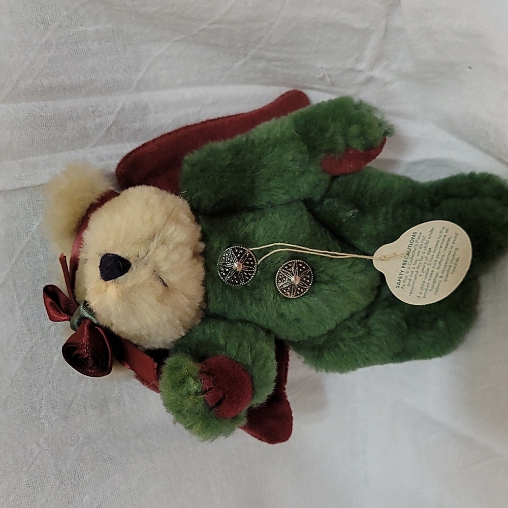 Boyds bear. Bearwear "angel" green. With burgandy wings